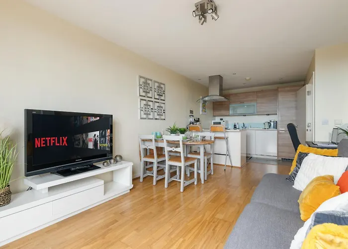 Stratford Skyview Apartment
