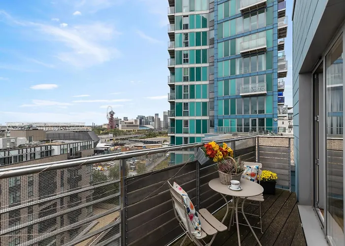 Stratford Skyview Apartment